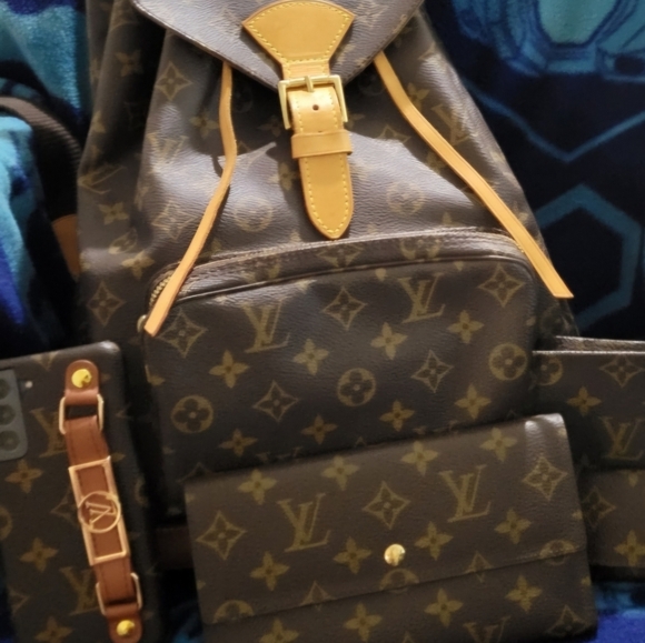 Meet your Posher, TaxladyMichelle - Picture 3 of 7